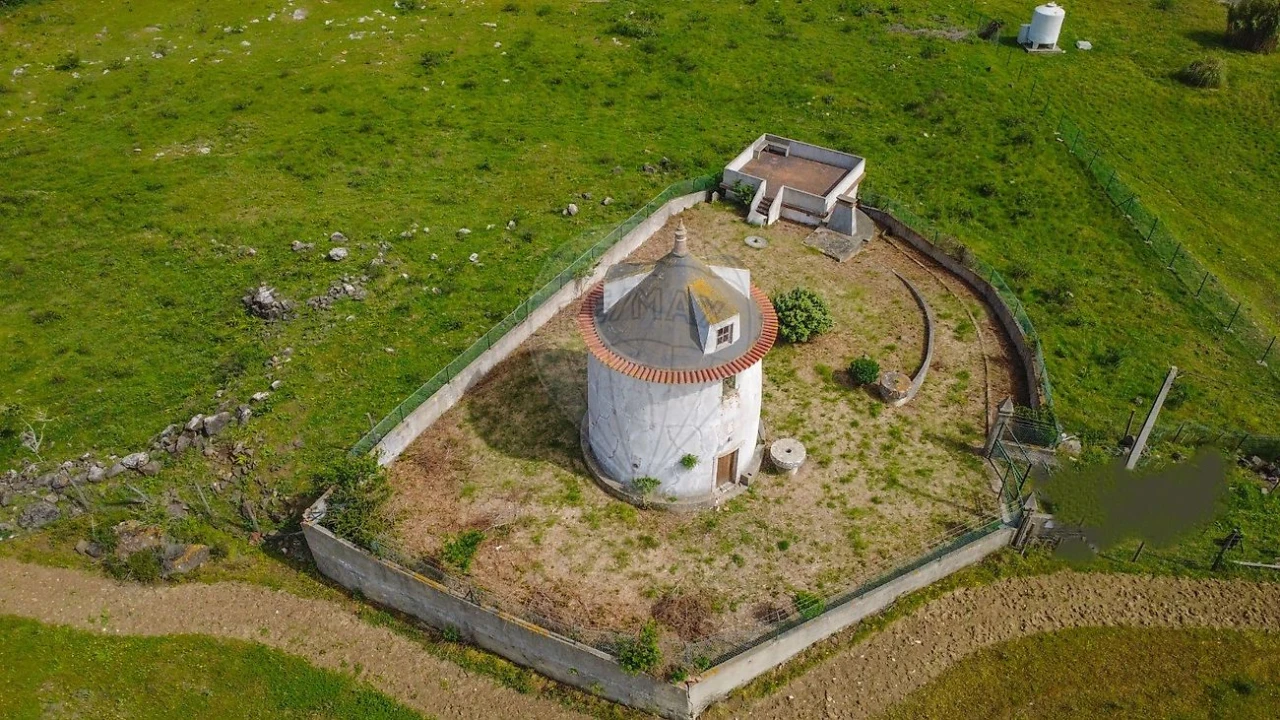 Armazém para Venda em Lousa Foto 1