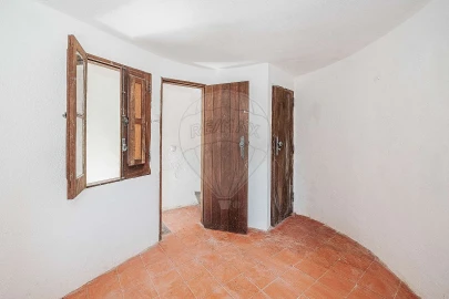 Armazém para Venda em Lousa