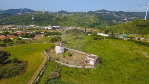 Armazém para Venda em Lousa