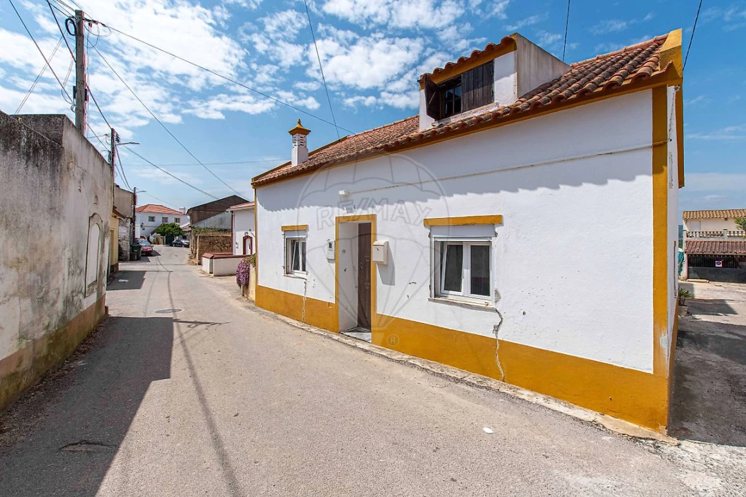 Moradia T2 para Venda em Olhalvo Foto 1