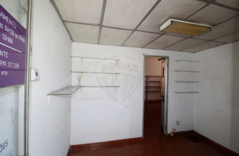Prédio para Venda em Bucelas Foto 3