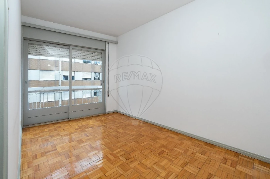 Apartamento T2 para Arrendamento em Paranhos Foto 6
