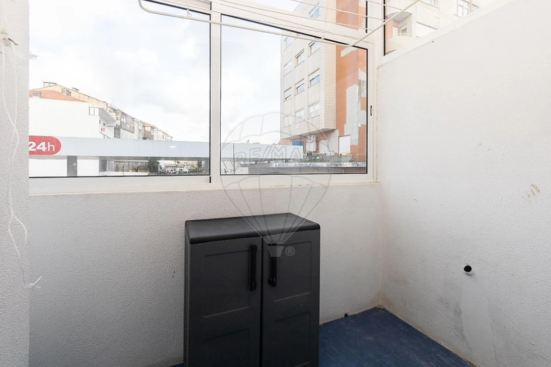 Apartamento T2 para Arrendamento em Paranhos Foto 13