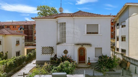 Moradia T4 para Venda em Campanhã