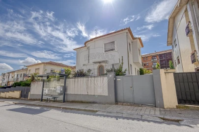 Moradia T4 para Venda em Campanhã