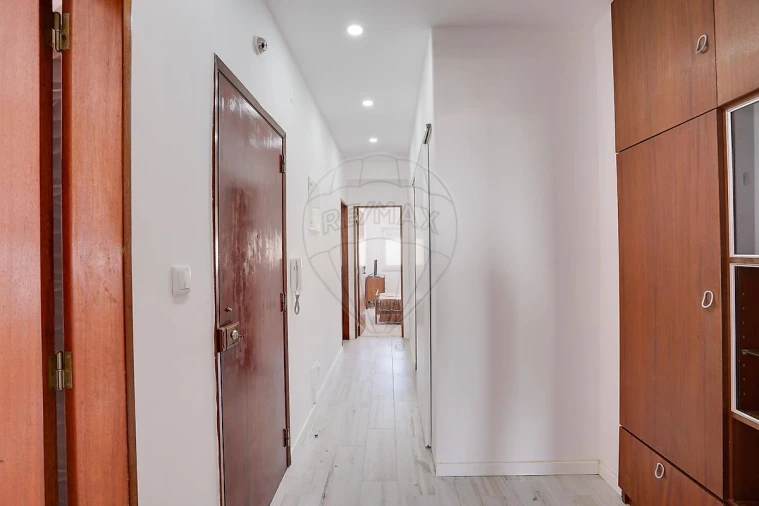 Apartamento T2 para Venda em Santa Iria de Azoia, São João da Talha e Bobadela Foto 9