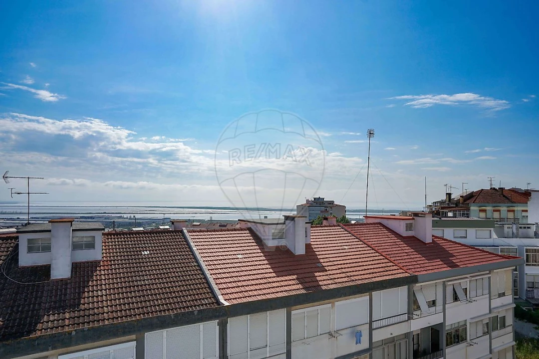 Apartamento T2 para Venda em Santa Iria de Azoia, São João da Talha e Bobadela Foto 22