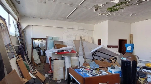 Armazém para Venda em Benedita