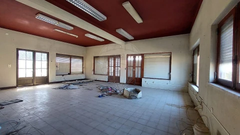 Armazém para Venda em Benedita