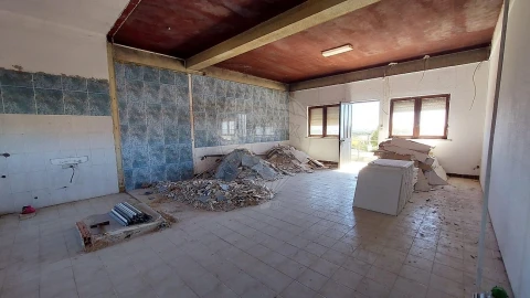 Armazém para Venda em Benedita