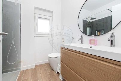 Apartamento T2 para Venda em Carcavelos e Parede