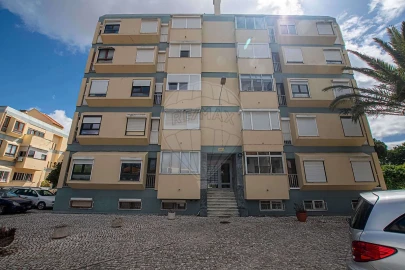 Apartamento T2 para Venda em Carcavelos e Parede