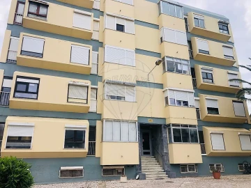 Apartamento T2 para Venda em Carcavelos e Parede