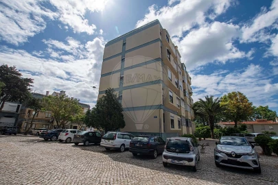 Apartamento T2 para Venda em Carcavelos e Parede