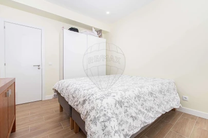 Apartamento T2 para Venda em Carcavelos e Parede