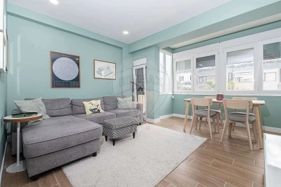 Apartamento T2 para Venda em Carcavelos e Parede