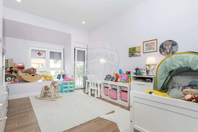 Apartamento T2 para Venda em Carcavelos e Parede