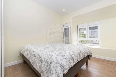 Apartamento T2 para Venda em Carcavelos e Parede