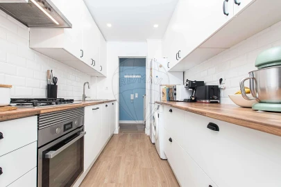 Apartamento T2 para Venda em Carcavelos e Parede
