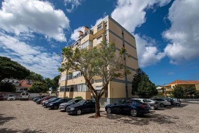 Apartamento T2 para Venda em Carcavelos e Parede