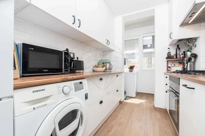 Apartamento T2 para Venda em Carcavelos e Parede