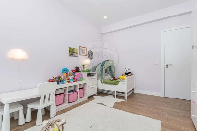 Apartamento T2 para Venda em Carcavelos e Parede