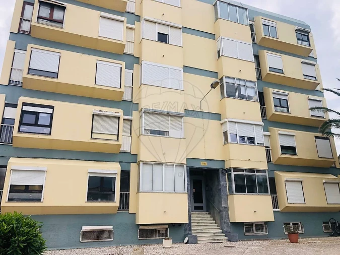 Apartamento T2 para Venda em Carcavelos e Parede