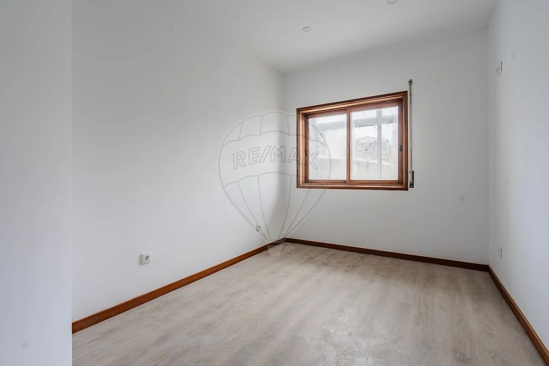Apartamento T2 para Arrendamento em Paranhos Foto 7