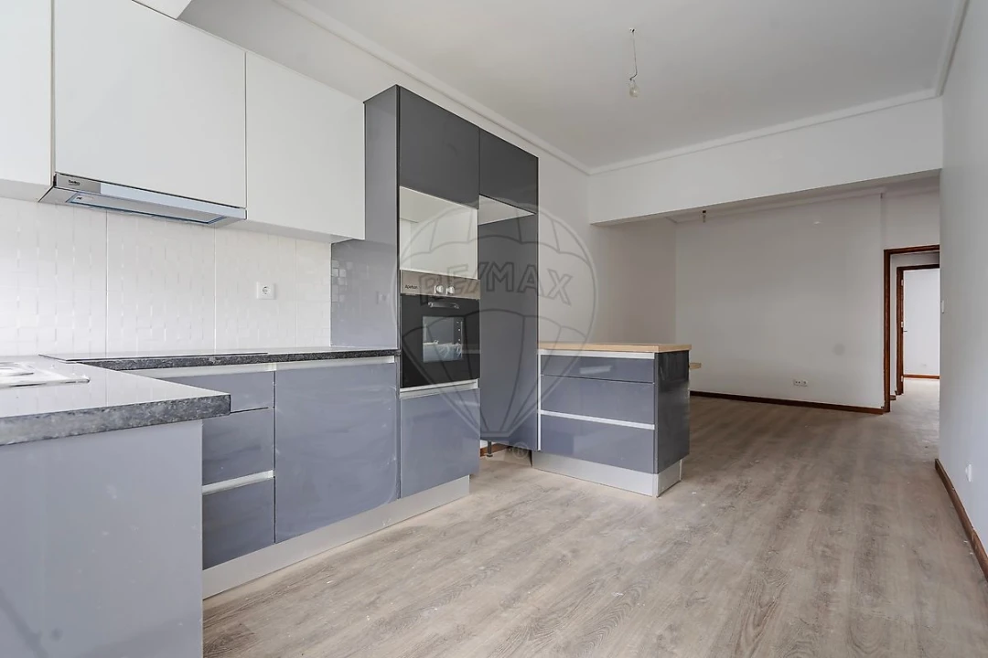 Apartamento T2 para Arrendamento em Paranhos Foto 5