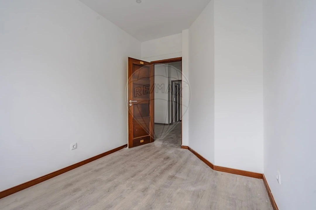 Apartamento T2 para Arrendamento em Paranhos Foto 10
