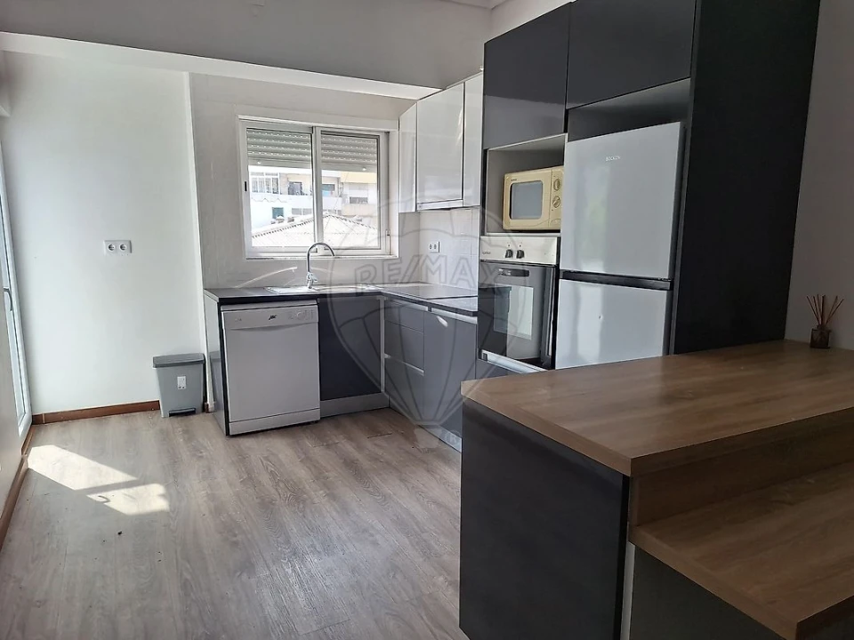 Apartamento T2 para Arrendamento em Paranhos Foto 3