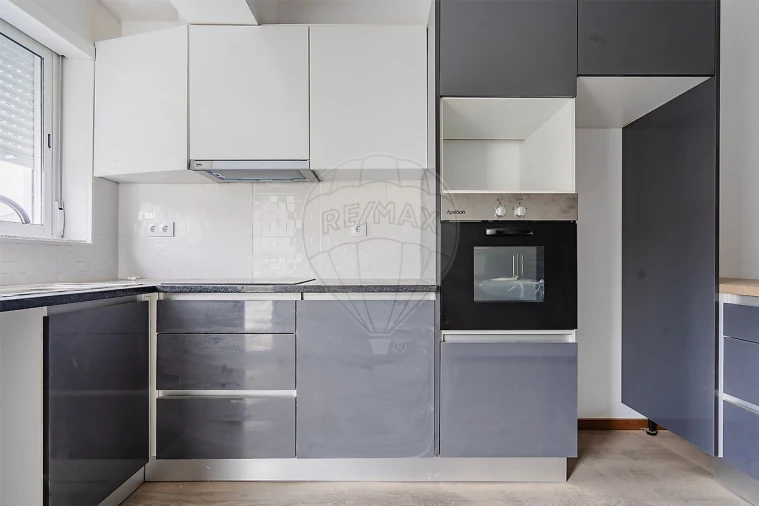 Apartamento T2 para Arrendamento em Paranhos Foto 6