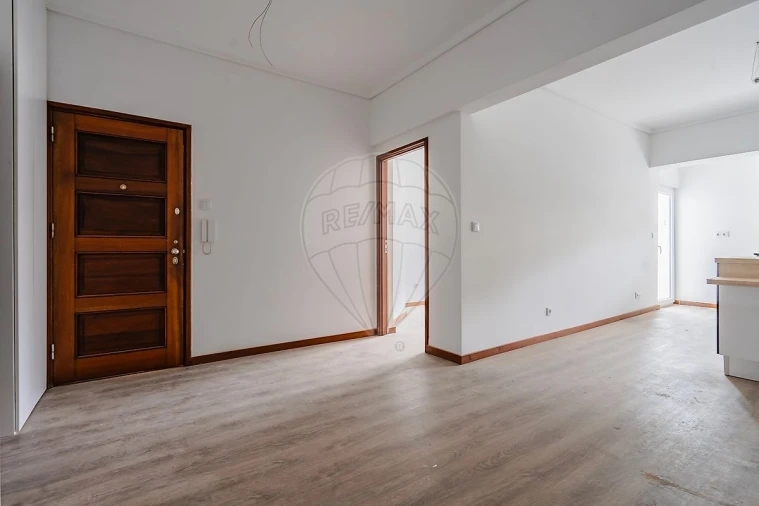Apartamento T2 para Arrendamento em Paranhos Foto 3