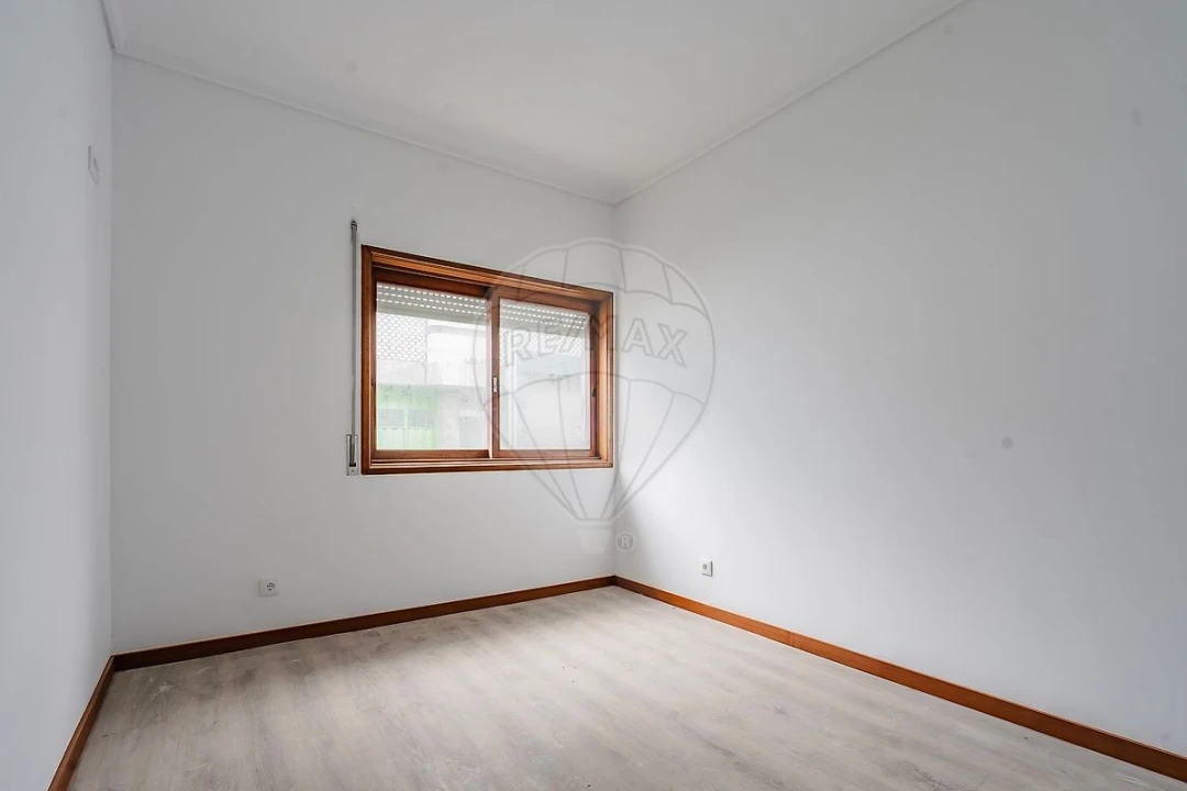 Apartamento T2 para Arrendamento em Paranhos Foto 8