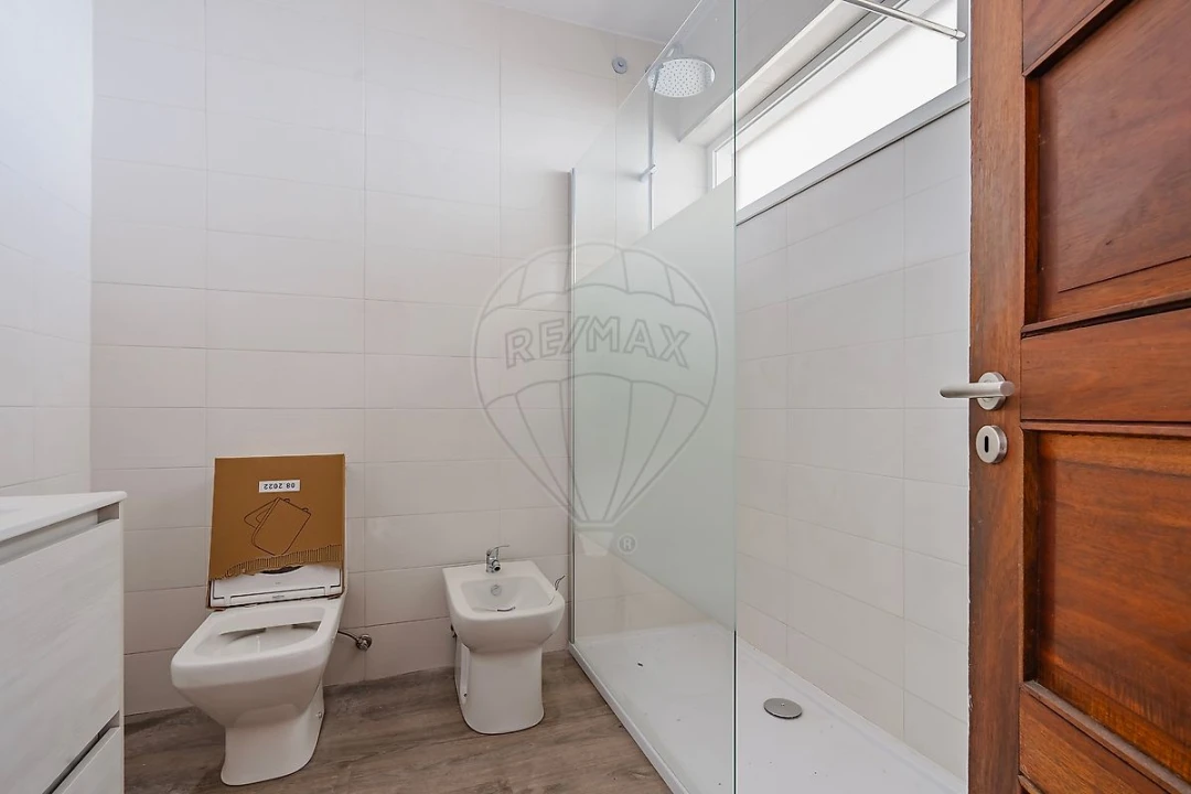 Apartamento T2 para Arrendamento em Paranhos Foto 13
