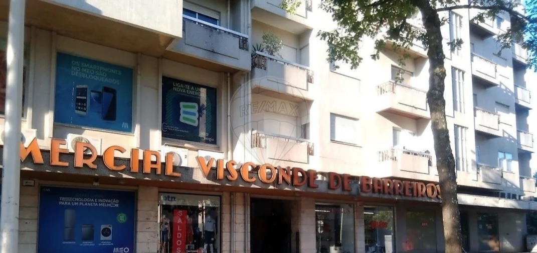 Loja para Venda em Cidade da Maia Foto 3