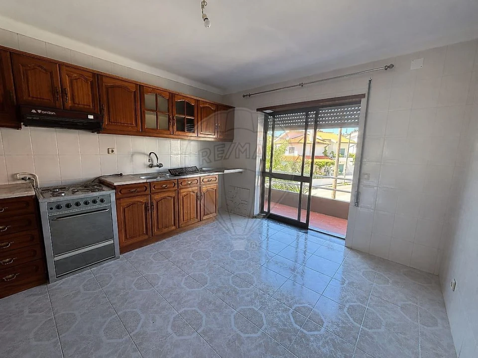 Apartamento T3 para Arrendamento em Tavarede Foto 5