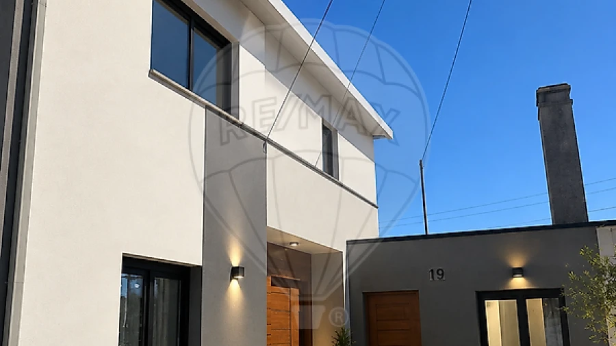 Moradia T4 para Venda em Souselas e Botão