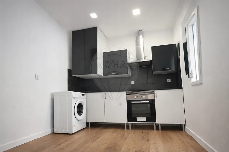 Apartamento T2 para Arrendamento em Algés, Linda-A-Velha e Cruz Quebrada-Dafundo Foto 2