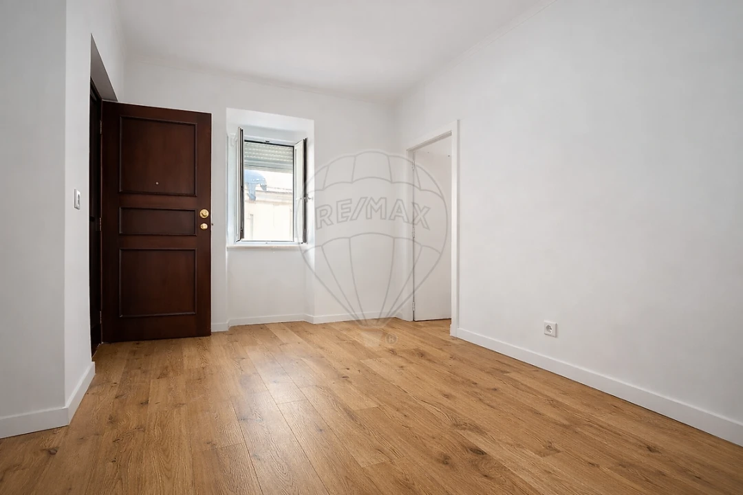 Apartamento T2 para Arrendamento em Algés, Linda-A-Velha e Cruz Quebrada-Dafundo Foto 5