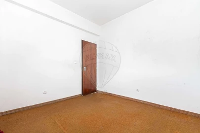 Apartamento T2 para Venda em Massamá e Monte Abraão