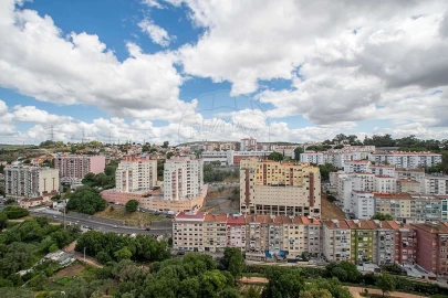 Apartamento T2 para Venda em Massamá e Monte Abraão