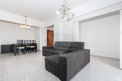 Apartamento T2 para Venda em Massamá e Monte Abraão