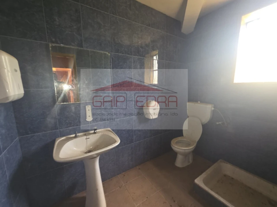 Prédio para Venda em Bornes de Aguiar Foto 19