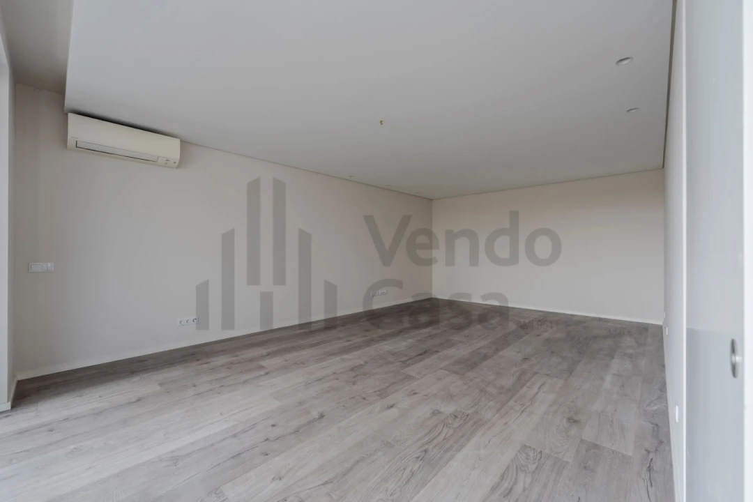 Apartamento T3 para Arrendamento em Braga (Maximinos, Sé e Cividade) Foto 6
