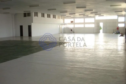 Armazém para Arrendamento em Aguas Santas