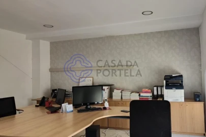 Armazém para Arrendamento em Aguas Santas