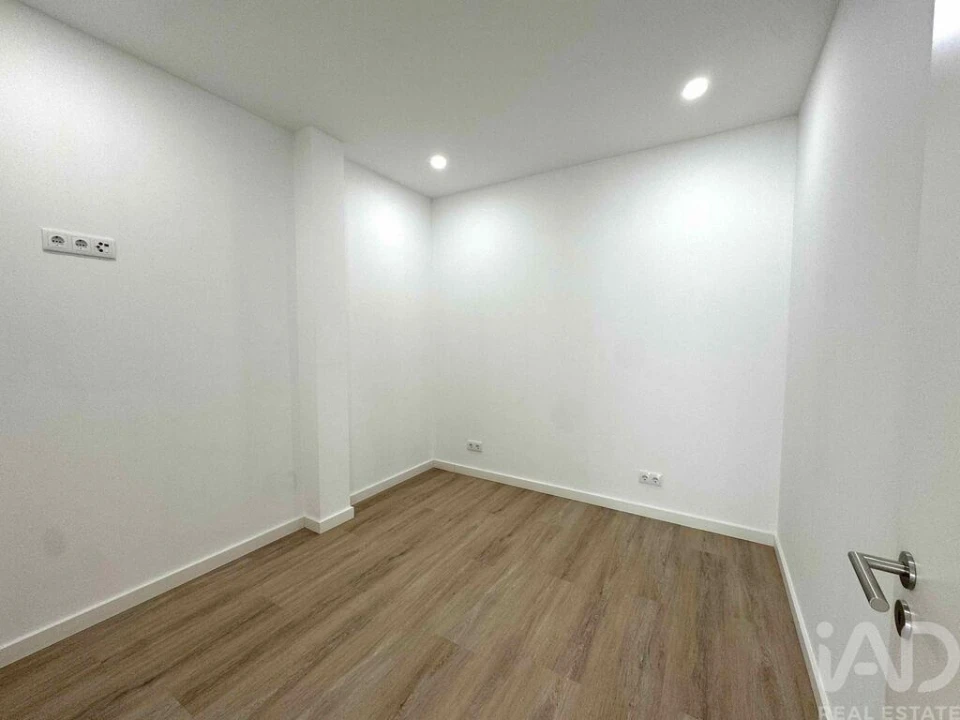 Apartamento T4 para Venda em Rio de Mouro Foto 32