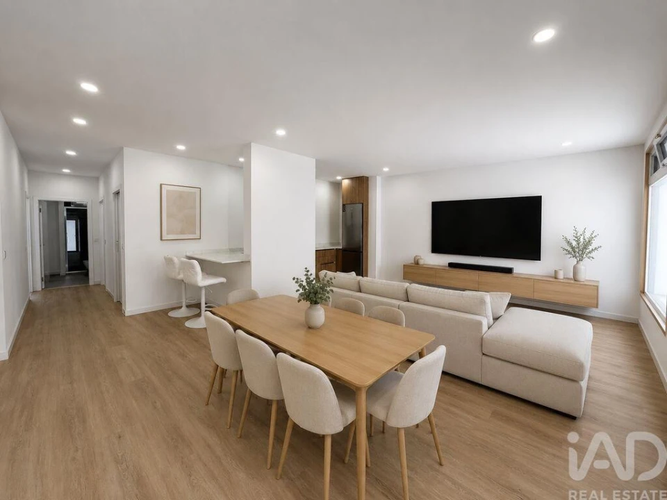 Apartamento T4 para Venda em Rio de Mouro Foto 1
