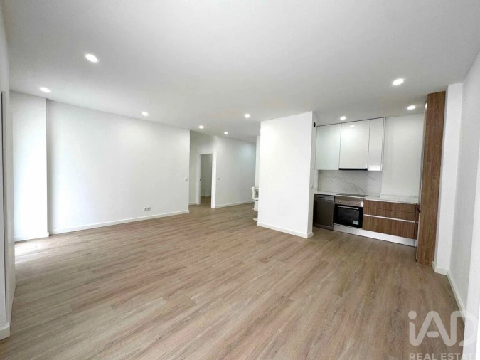 Apartamento T4 para Venda em Rio de Mouro Foto 3